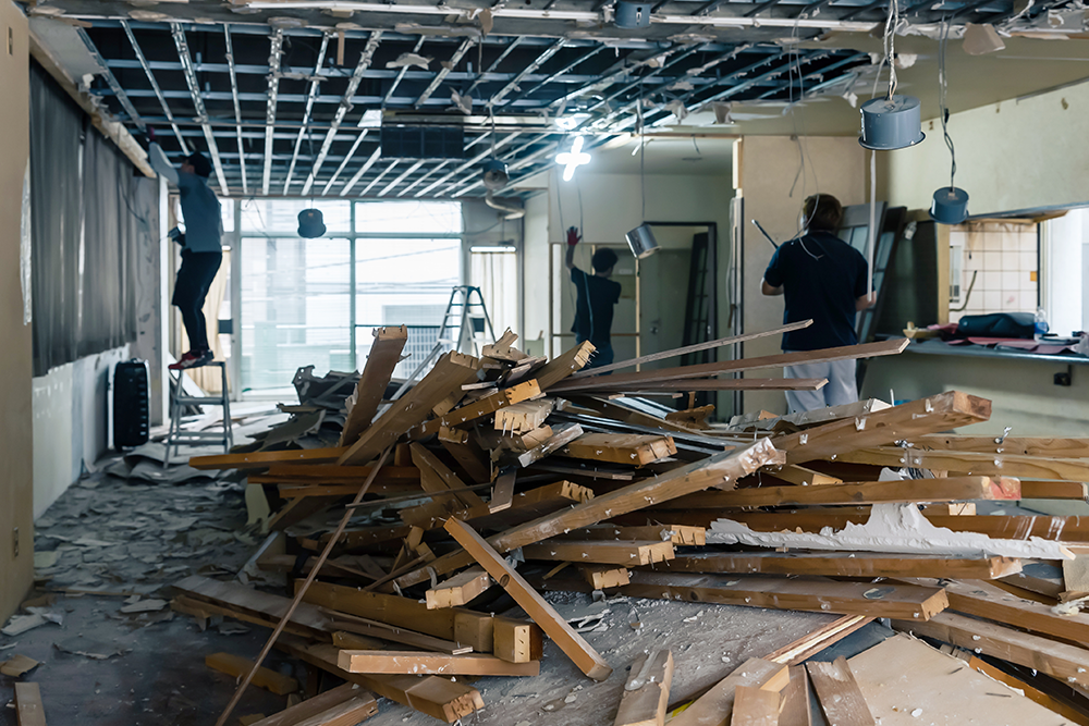 内装解体・原状回復工事（スケルトン工事）