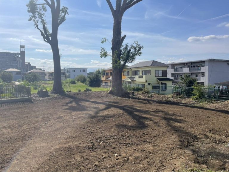 大切な樹木や御神木を残して綺麗に整地をして完了です。