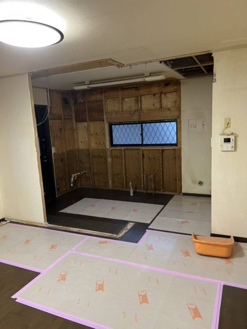 キッチンおよびキッチンカウンターの撤去作業を行ないました。