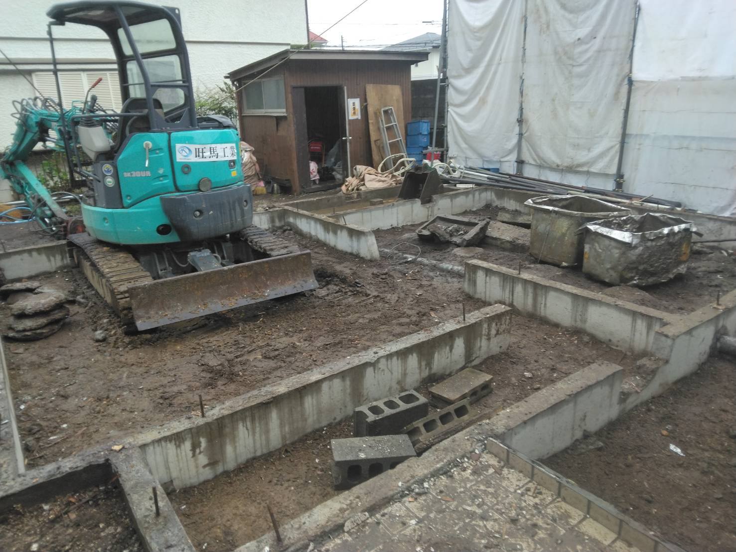 建物基礎を解体し搬出しました。