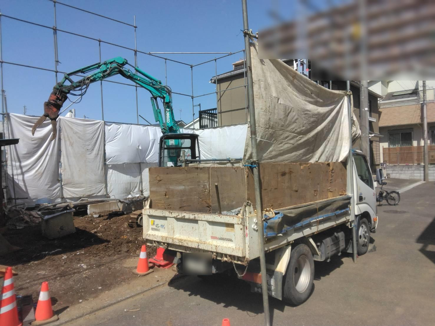 建物基礎を解体し搬出しました。