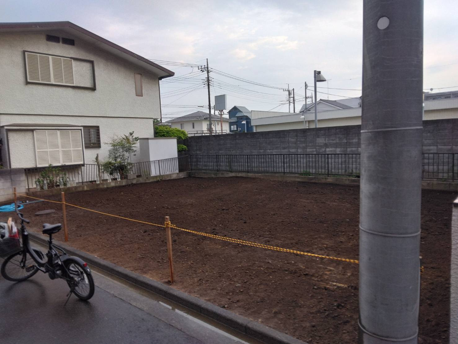 ブロック塀を解体し整地をしたら完了です。