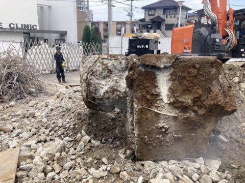 基礎を解体。整地して完了です。