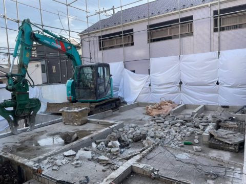 基礎の解体作業