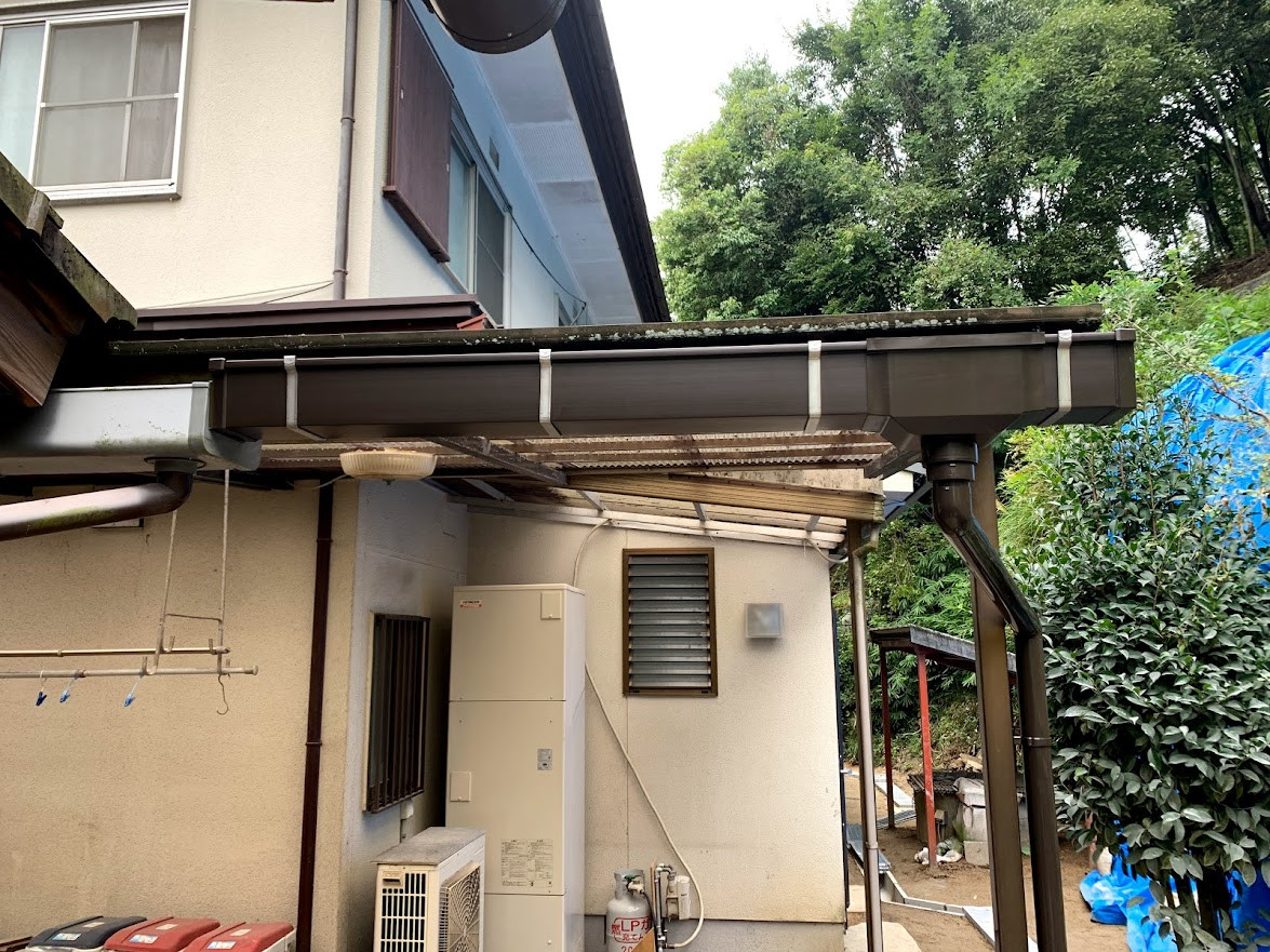 施工後　上屋の軒樋の取付