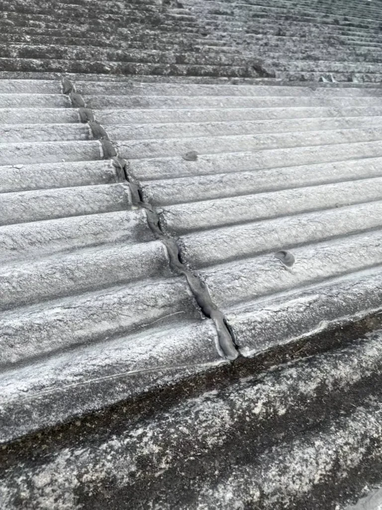 屋根工事の様子