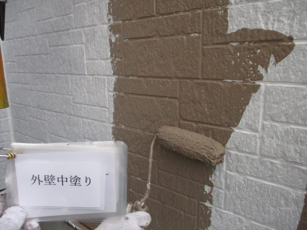 外壁塗装　中塗り