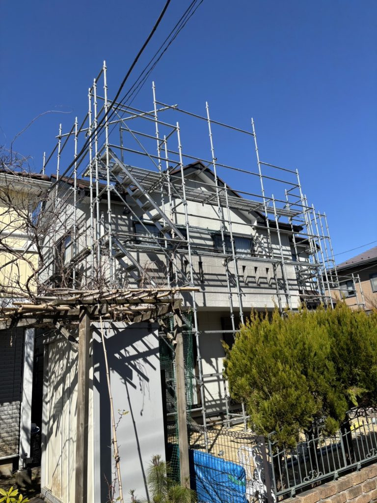 ↑足場が立ったお家になります