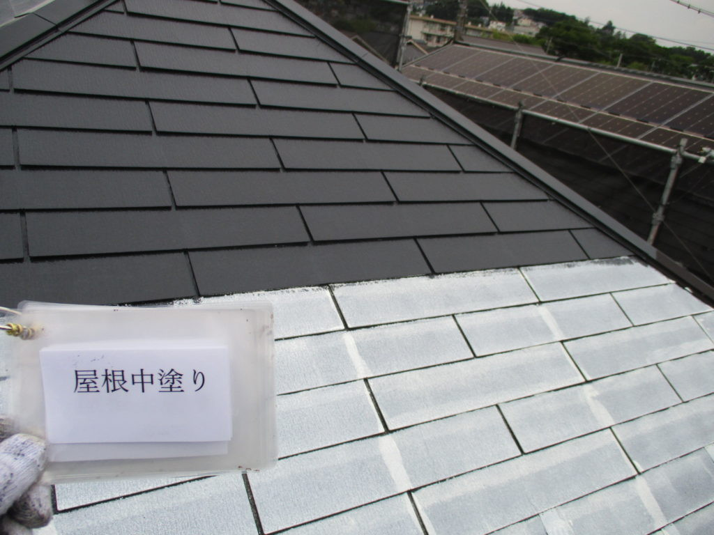 屋根塗装　中塗り