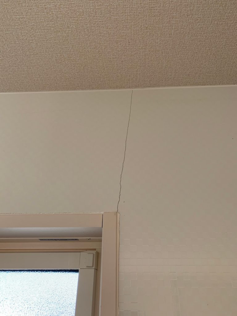 一直線にひび割れてしまっていますが。。。