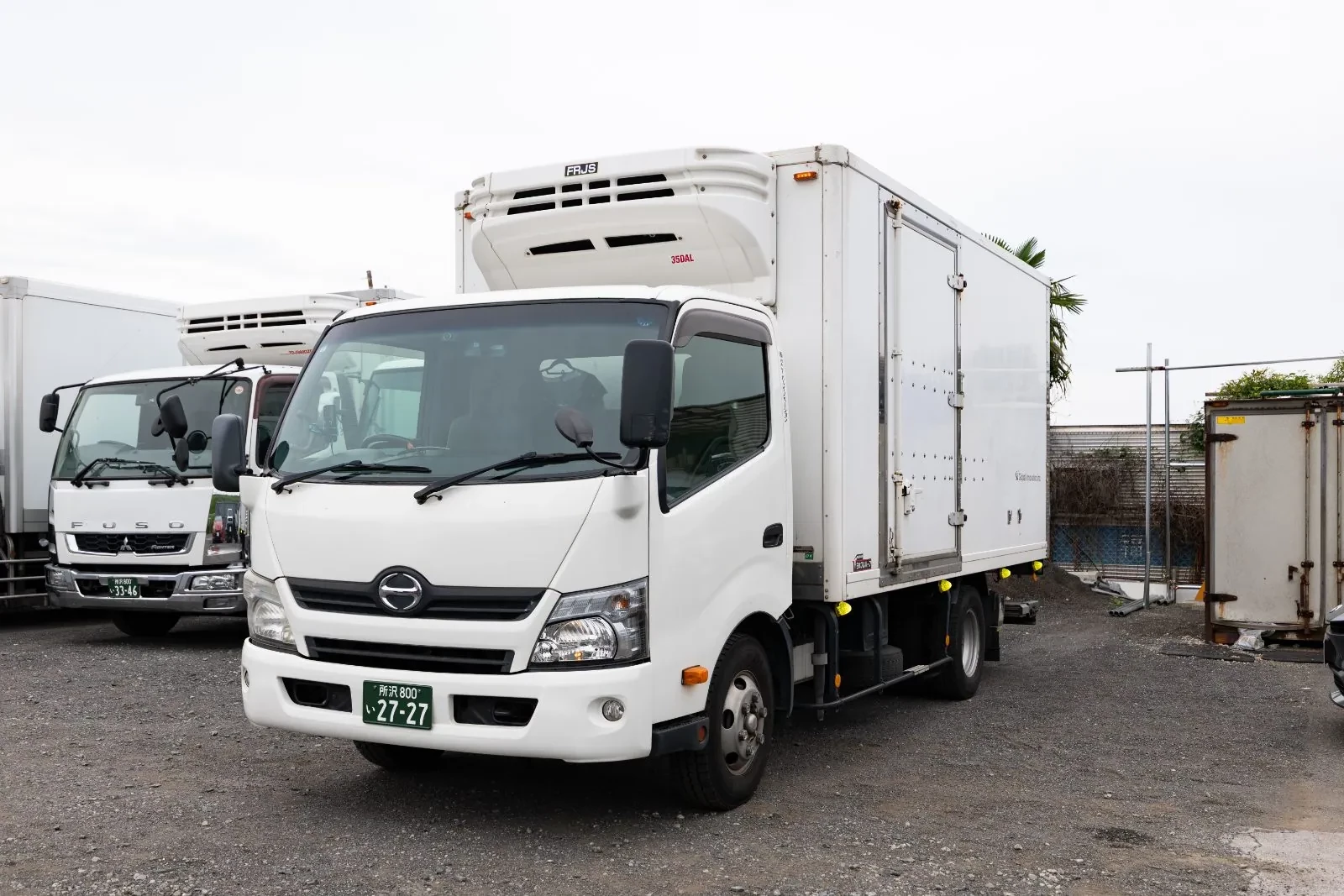 3t冷凍冷蔵車の写真をドロップ