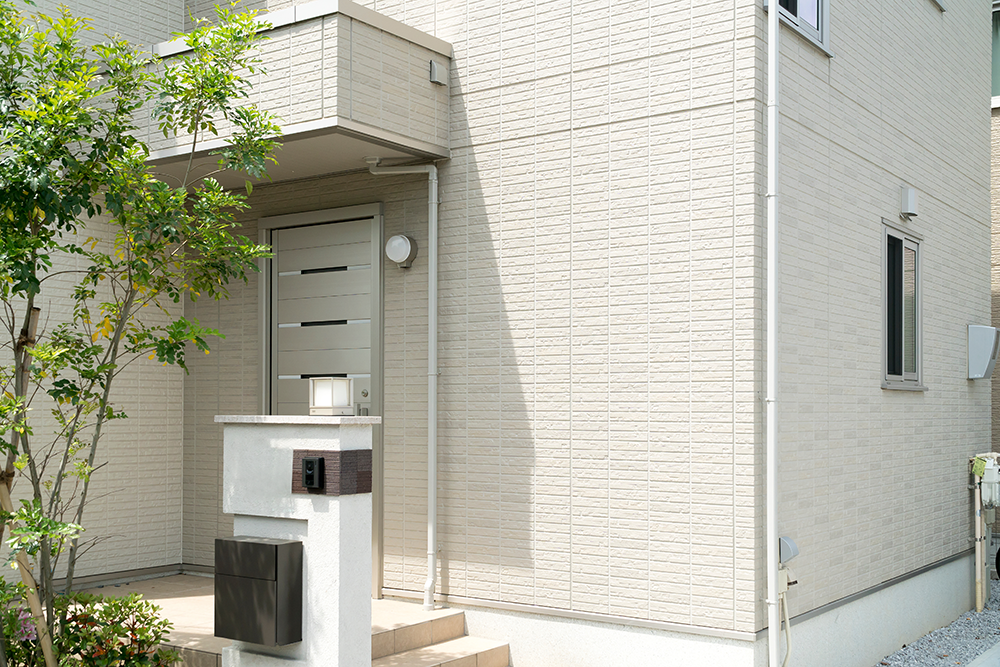 一枚貼るごとに、家の表情が生まれる