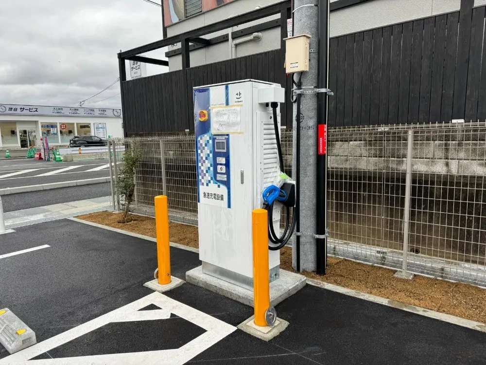 設置が完了した急速充電器