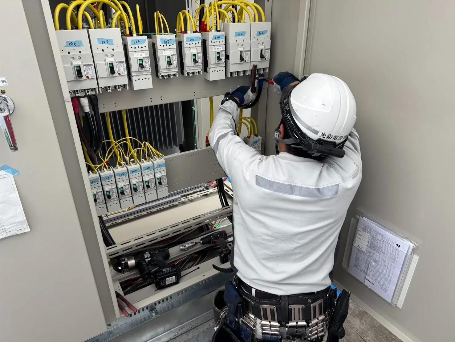電気設備工事の現場写真