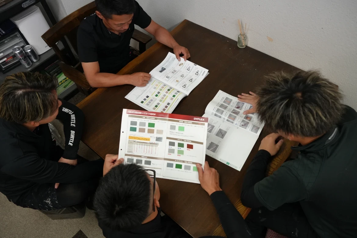 先輩が教える様子