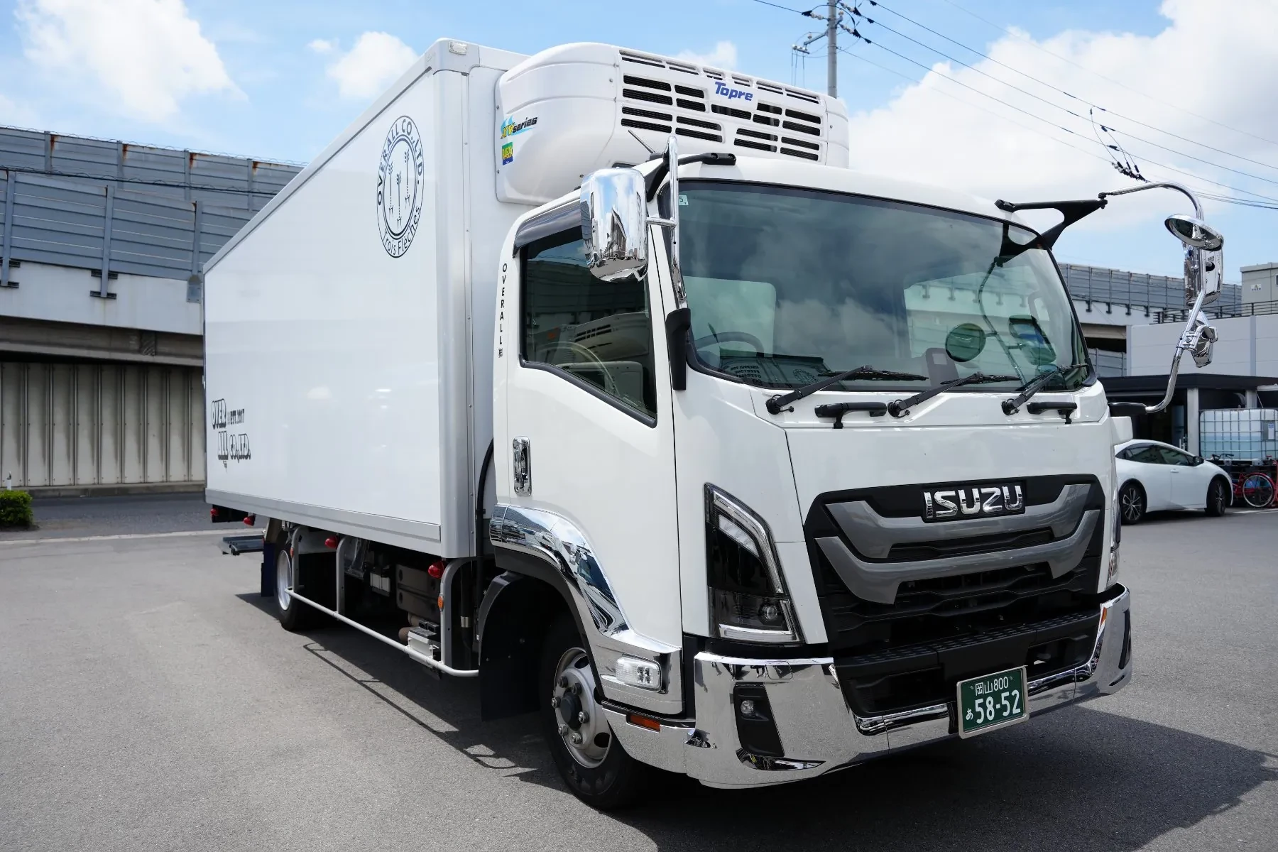 中型 冷凍冷蔵車