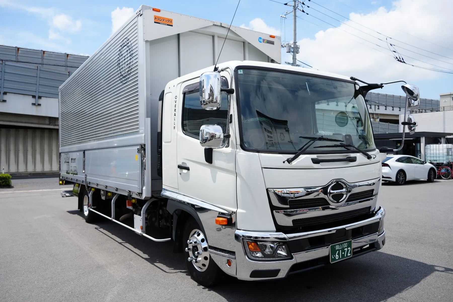 中型 ウイング車
