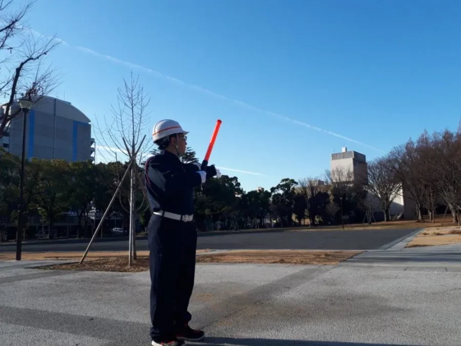 「進行願います」の手信号