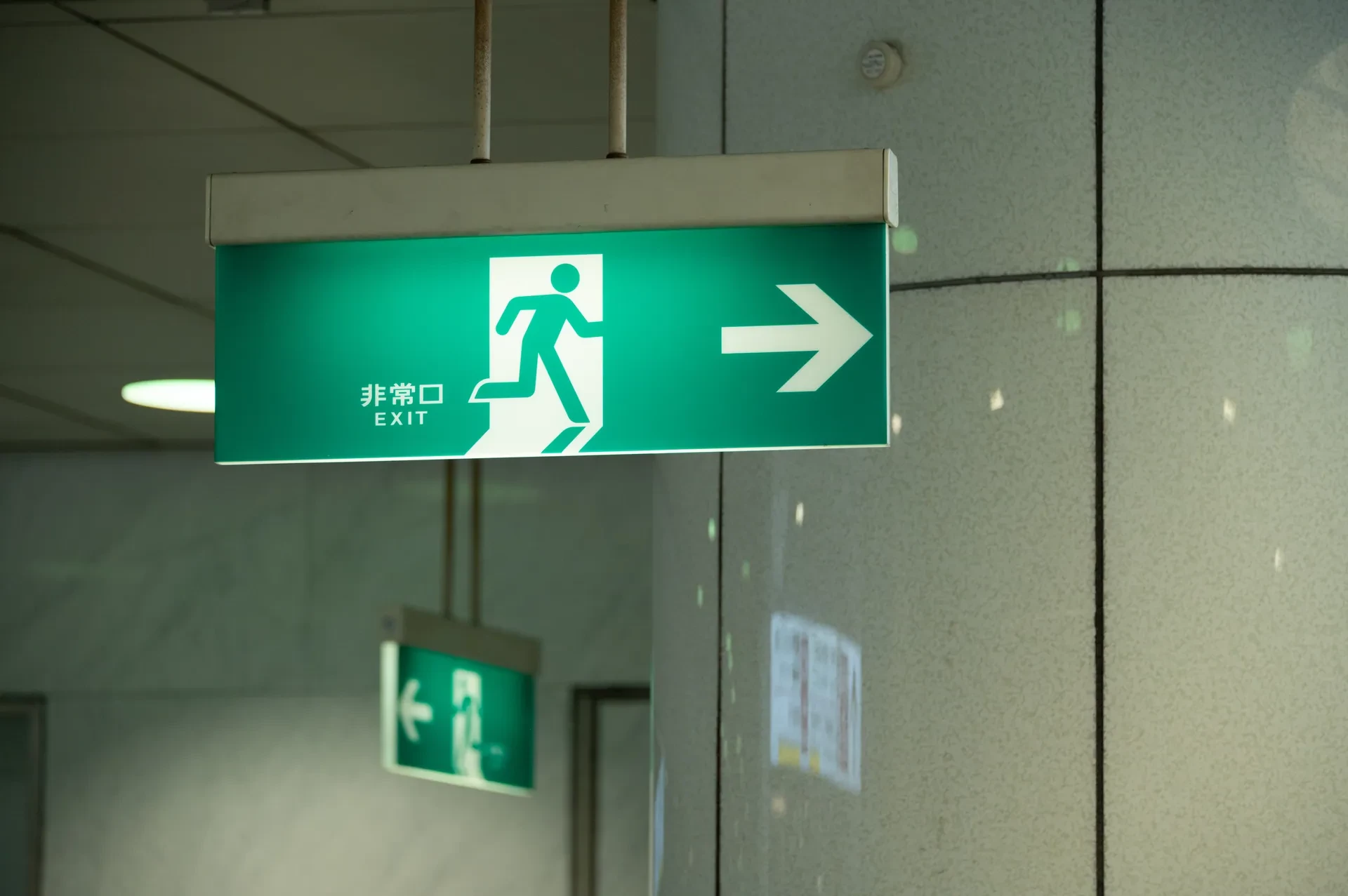 写真：誘導灯（非常口）