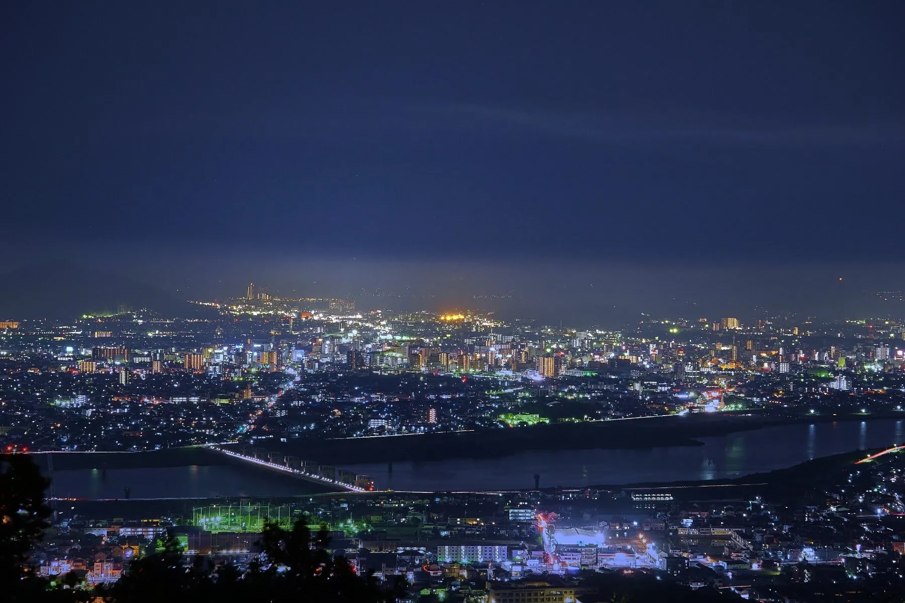夜景・灯りのついた街