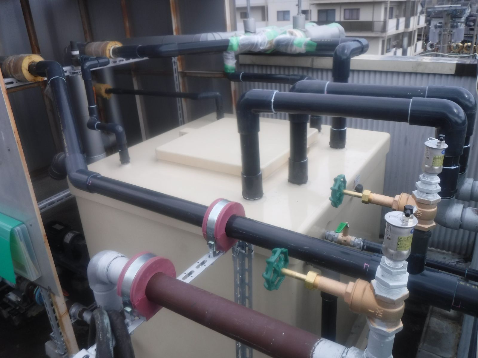 空冷ヒートポンプチラー工事 | 大阪府で工場の業務用エアコン取付など