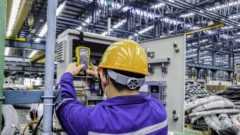 電気工事士・施工中
