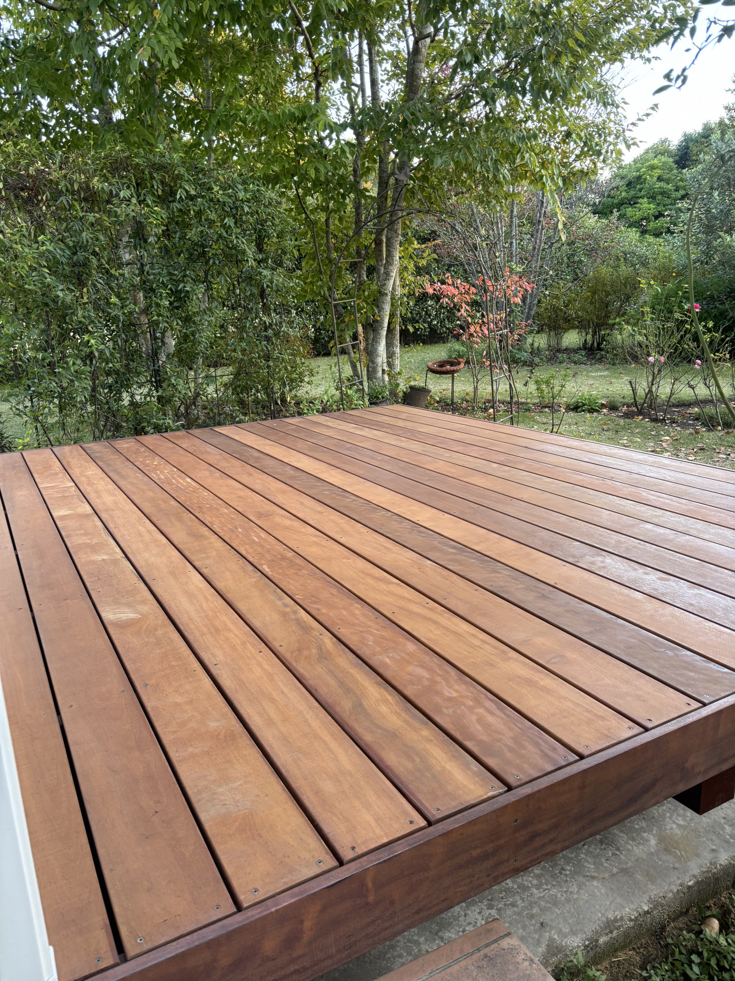 ウッドデッキ工事｜セランガンバツ材を使った耐久デッキが完成しました【本庄塗装】
