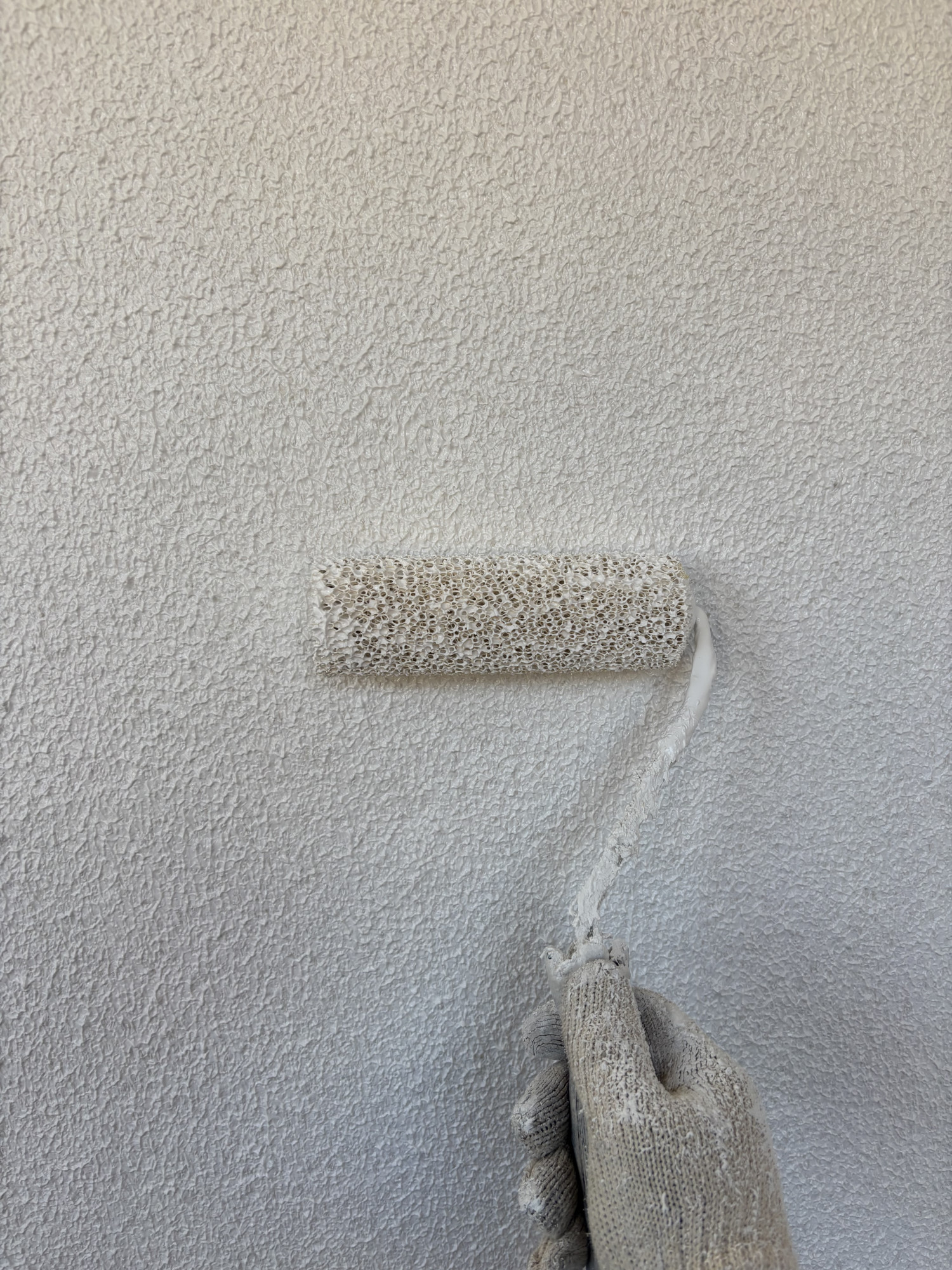 市原市の外壁塗装：ヘアクラック対策に鎖骨ローラーで厚み確保｜本庄塗装