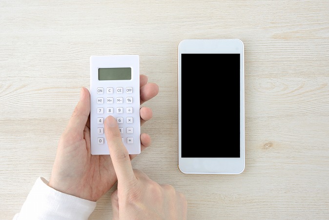 スマホと電卓