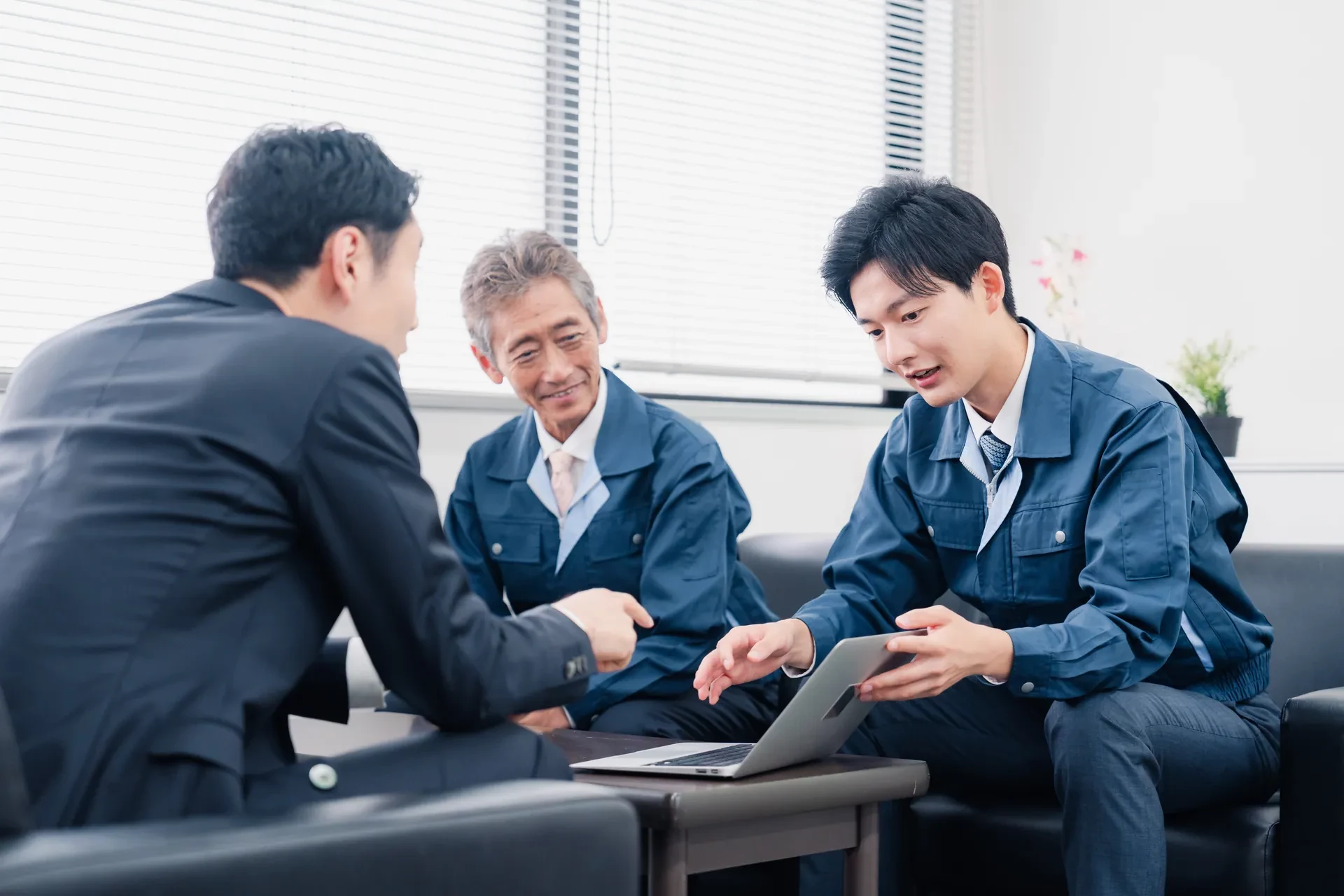 施工会社・元請けとの打ち合わせ写真