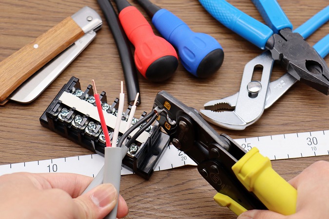 電気工事で一人親方がキャリアアップする方法