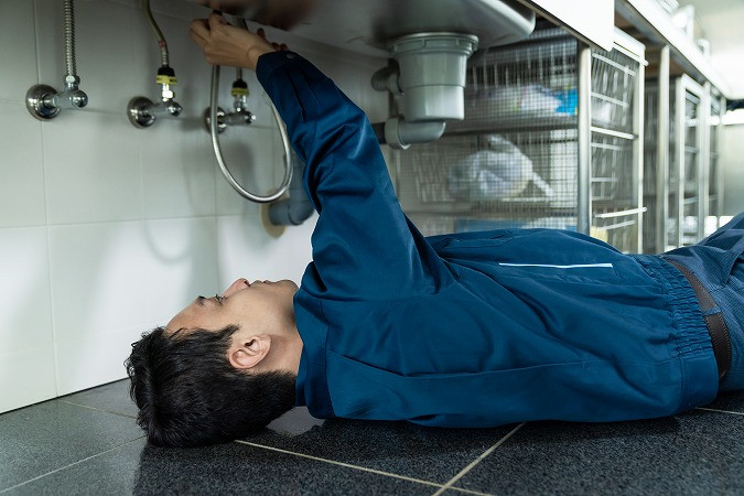 作業中の男性