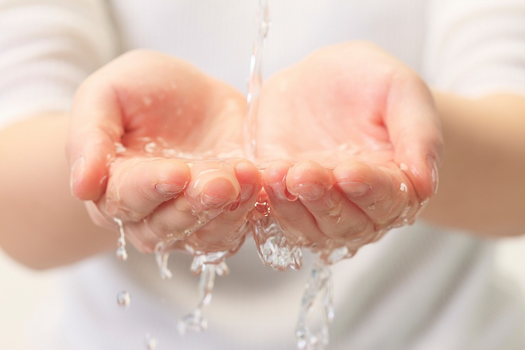水と手