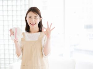 オッケーサインの女性