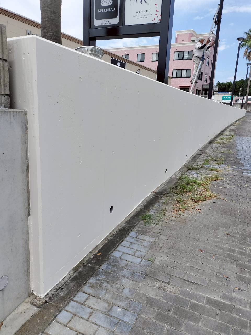 土浦市テナント塀塗装後の仕上がり