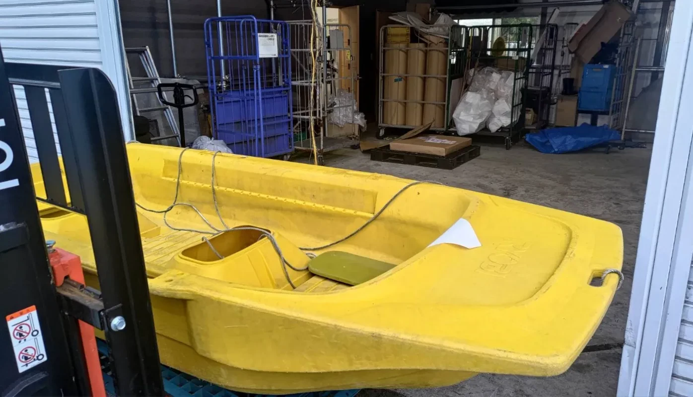 倉庫での積み込み作業
