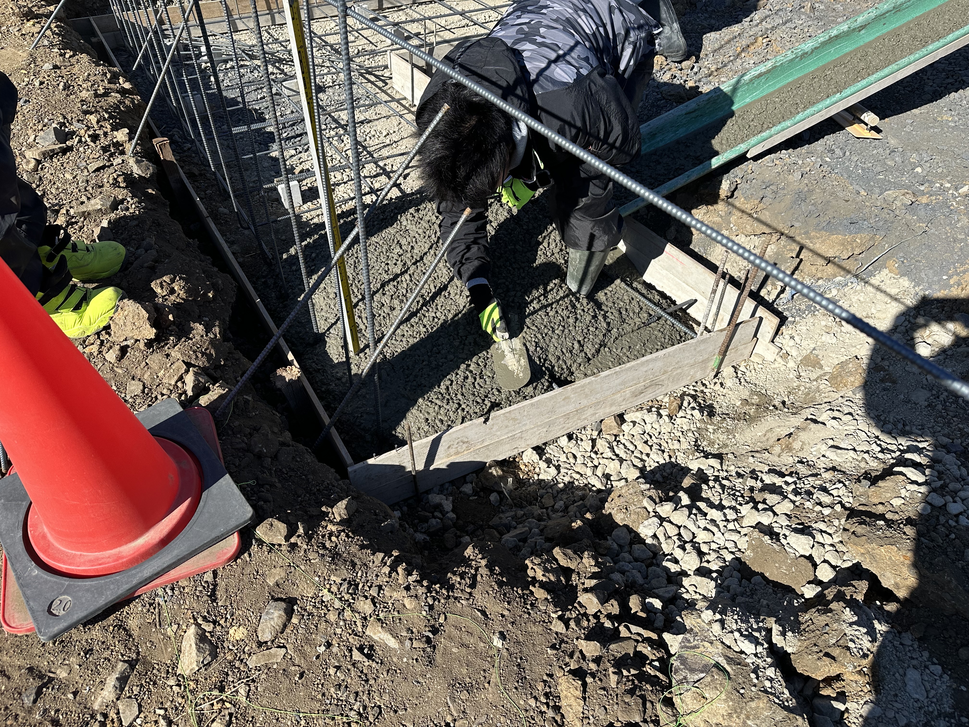 ブロック基礎コンクリート | 茨城県日立市で庭リフォーム・外構フェンス・エクステリア工事は信建