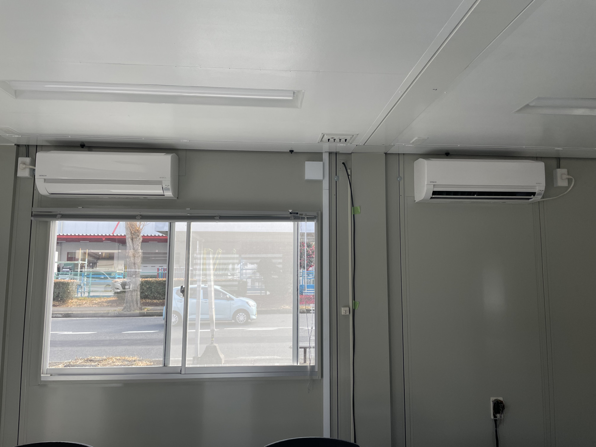 プレハブ事務所にエアコン設置工事 | 神奈川県綾瀬市・藤沢市などで