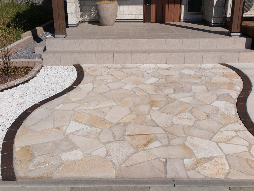 中型免許を活かせる！外構屋で正社員キャリアを積んでみませんか