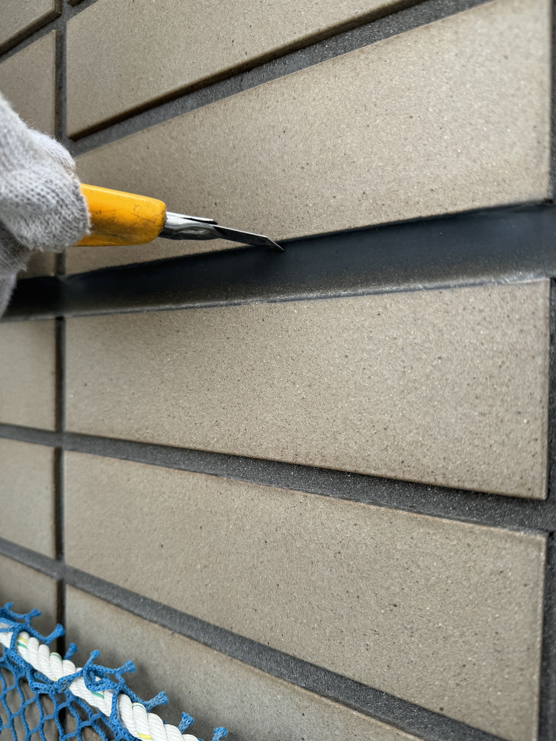 コーキング撤去方法についてご紹介！【求人も募集中】 | シーリング