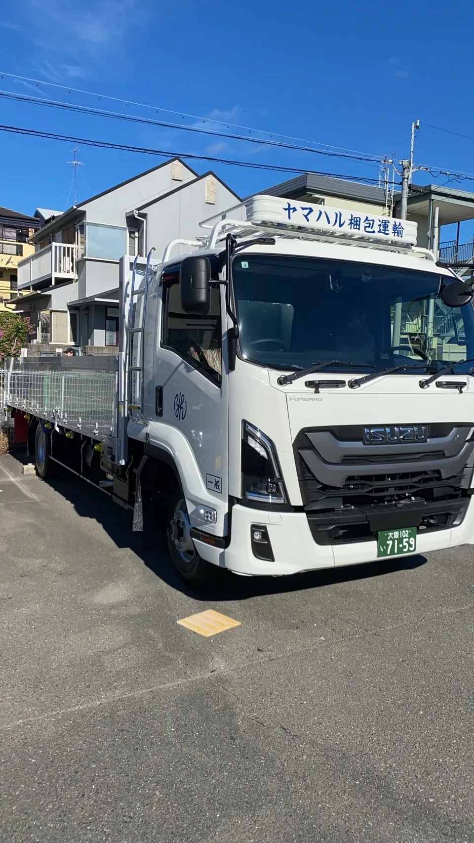 FVメイン写真（走行中の大型トラック／ドライバー）