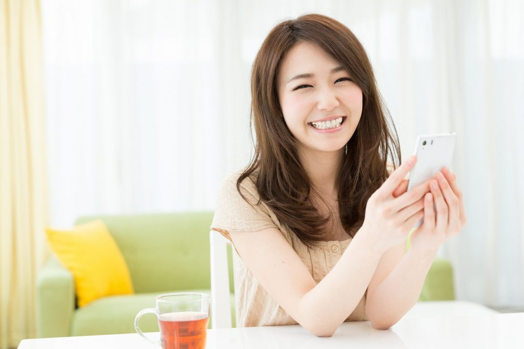 笑顔の女性