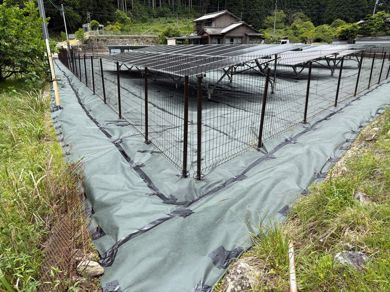 水路補修・防草シート施工